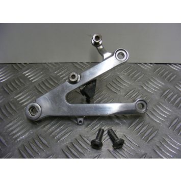 R1 5JJ Footrest Hanger Right Riders Genuine Yamaha 2000-2001 A589