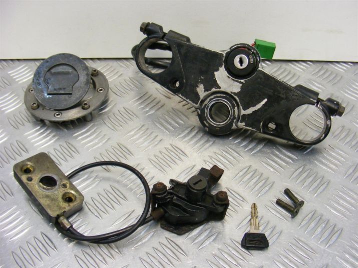 Suzuki RF 600 Lock Set Yoke Key Locks RF600R RF600 1993 to 1997 A783